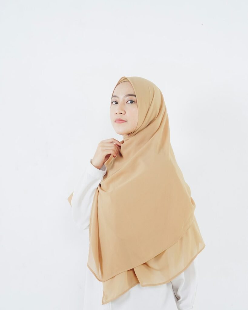 Woman in a camel hijab in soft daylight, Morgan Bijoux pearl collection